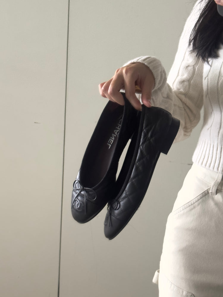 Chanel Aged Calfskin Quilted CC Cap Toe Ballerina Flats 35.5 Black