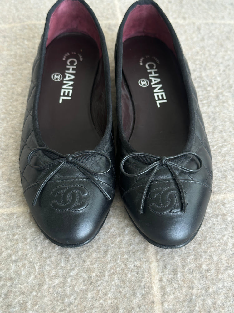 Chanel Aged Calfskin Quilted CC Cap Toe Ballerina Flats 35.5 Black