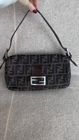 
            
                Load image into Gallery viewer, Fendi Baguette Listing for Jas
            
        