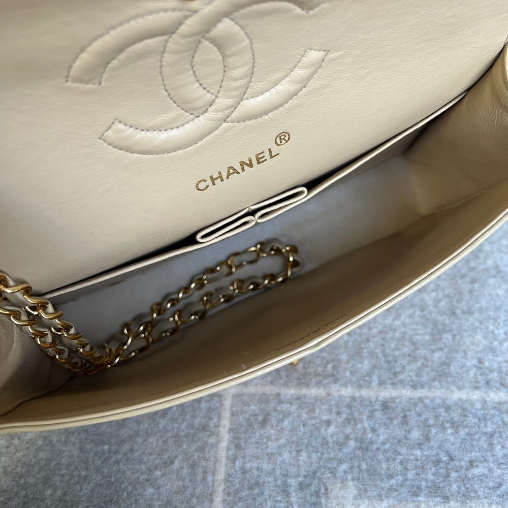 1991-1994 Chanel Vintage Medium Classic Flap Beige Lambskin