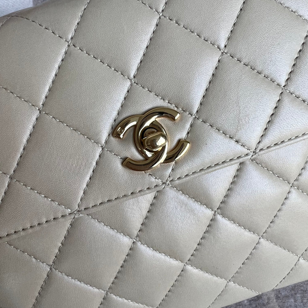 
            
                Load image into Gallery viewer, 2002 Vintage Chanel Coco Handle Small Light Beige Lambskin
            
        