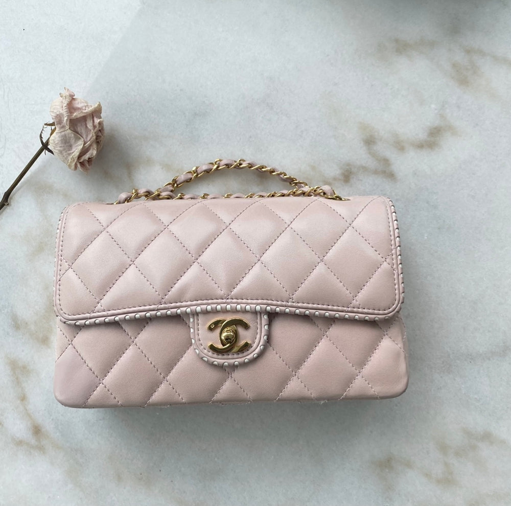 In 💖 with this Chanel Vintage Pink Rare Flap! Are you in love
